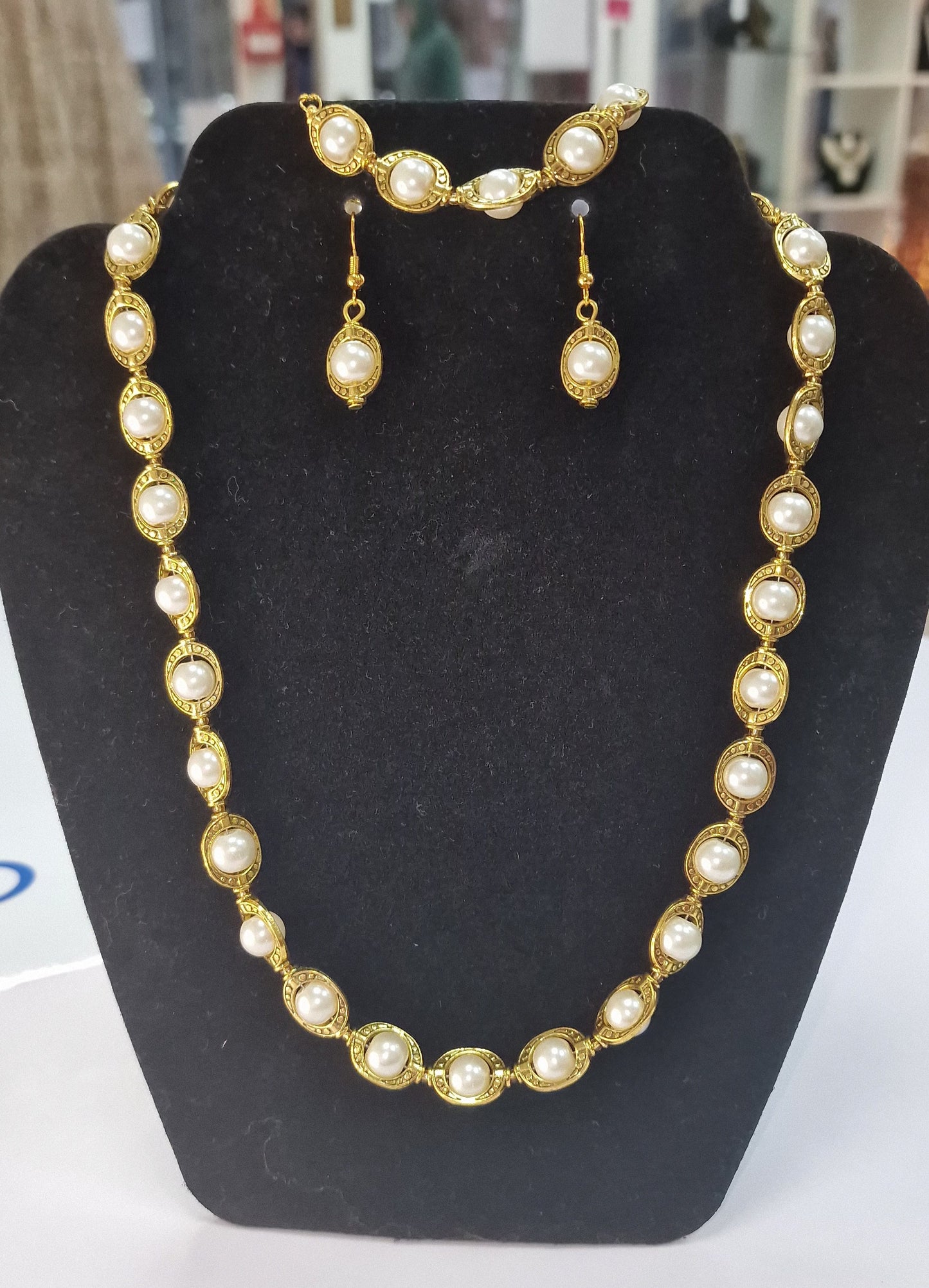 Designer Pearl set with Bracelet