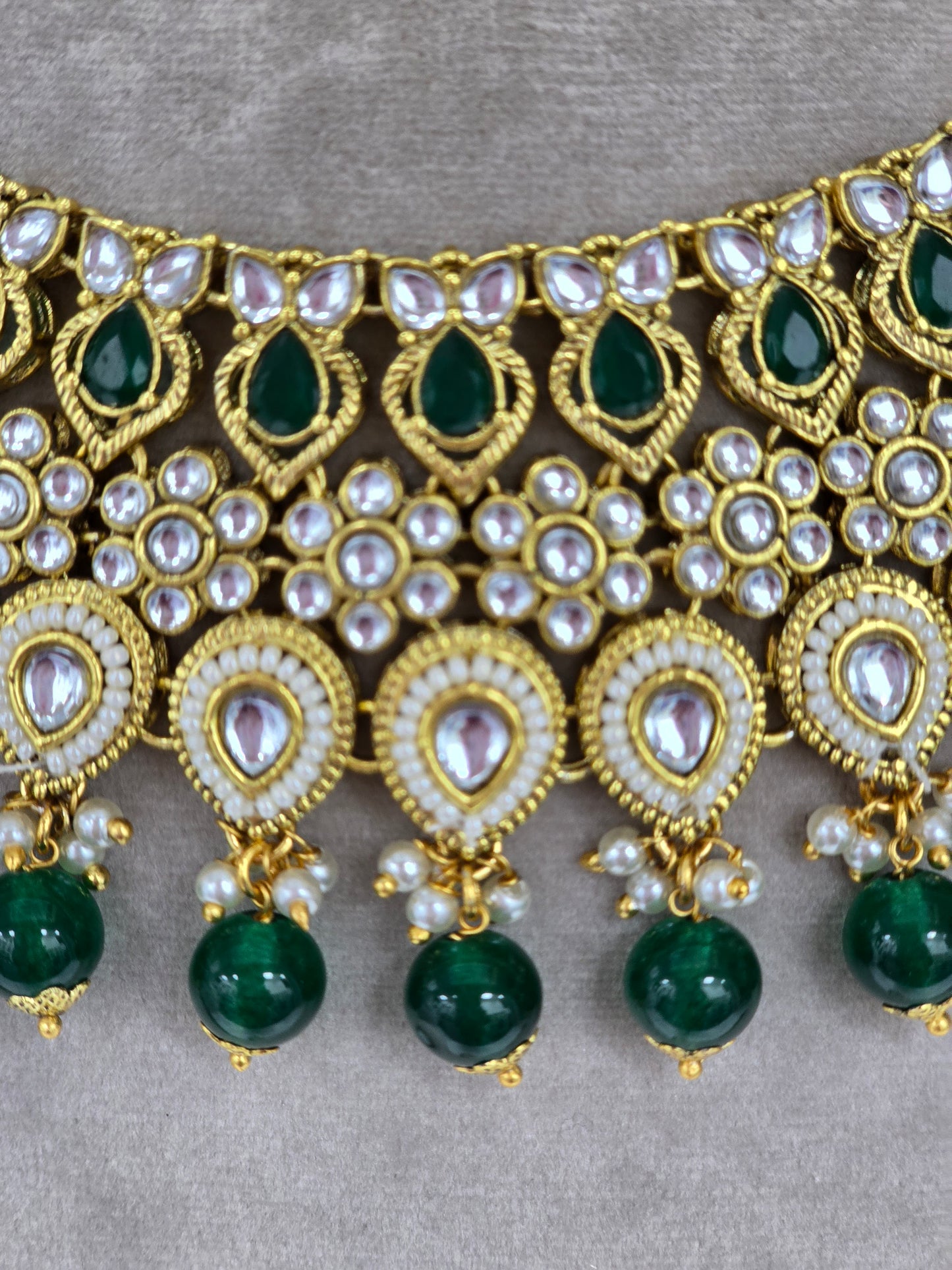 Party wear light weight jewellery set in 2 colous