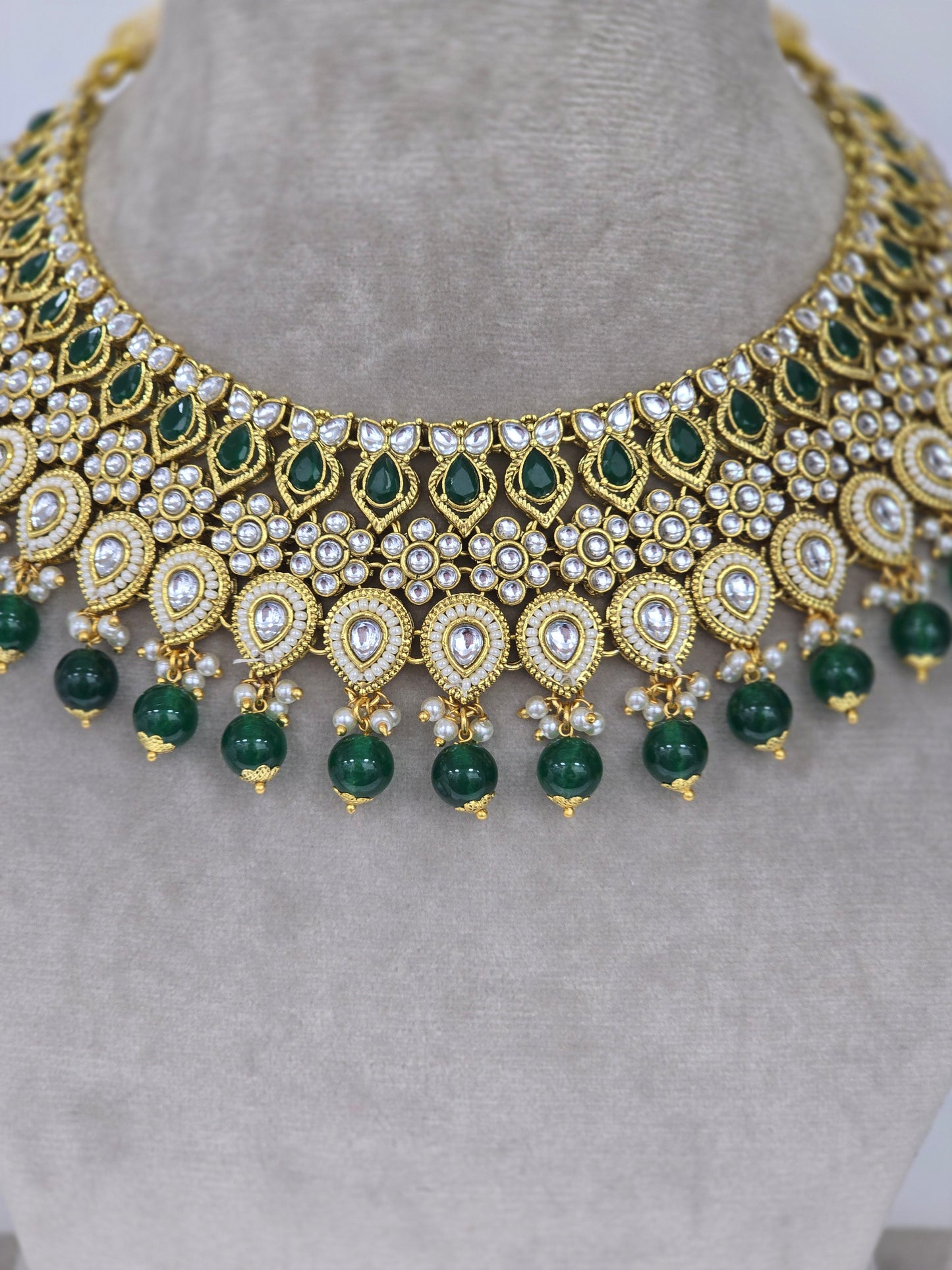 Party wear light weight jewellery set in 2 colous