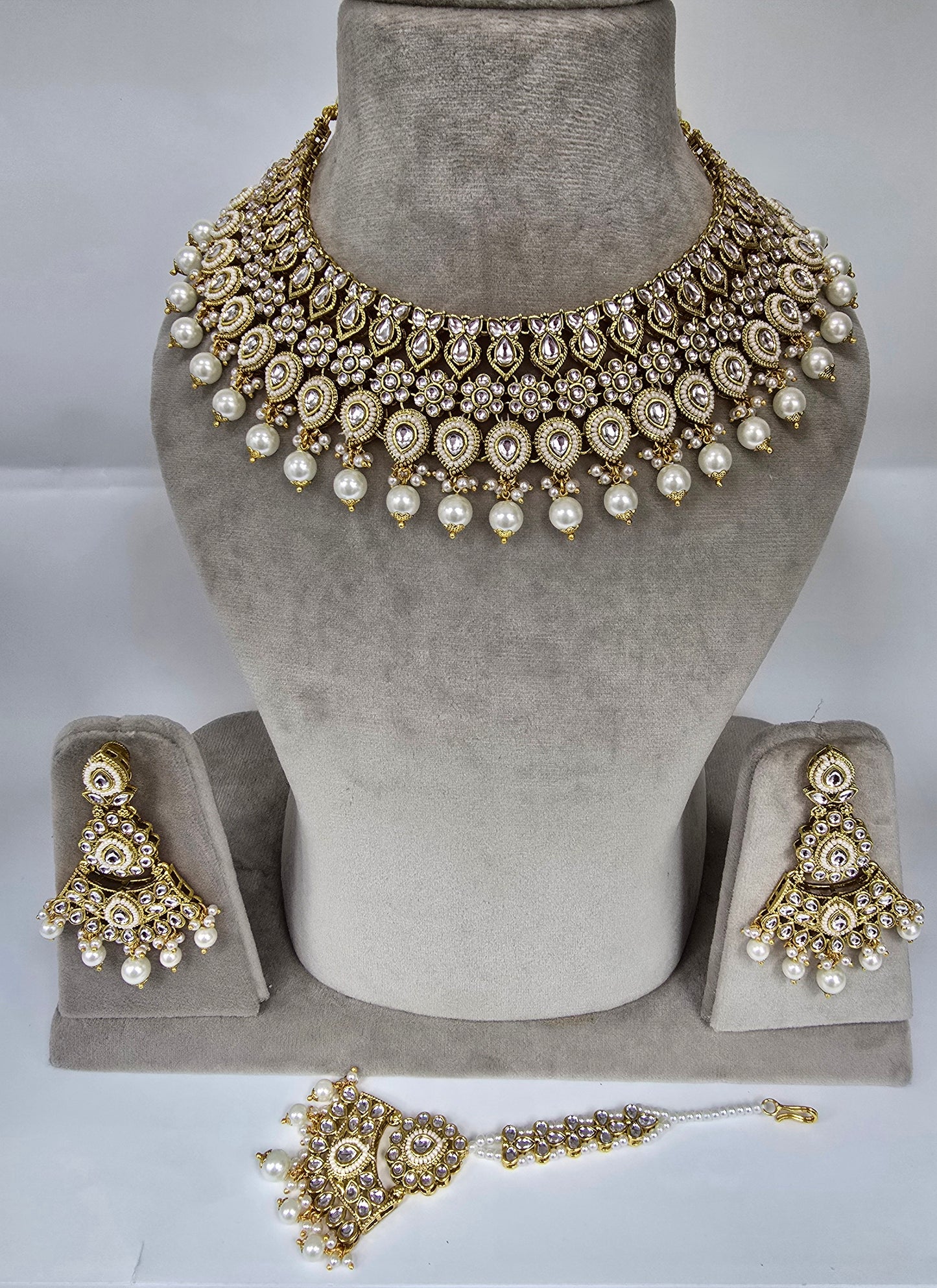 Party wear light weight jewellery set in 2 colous