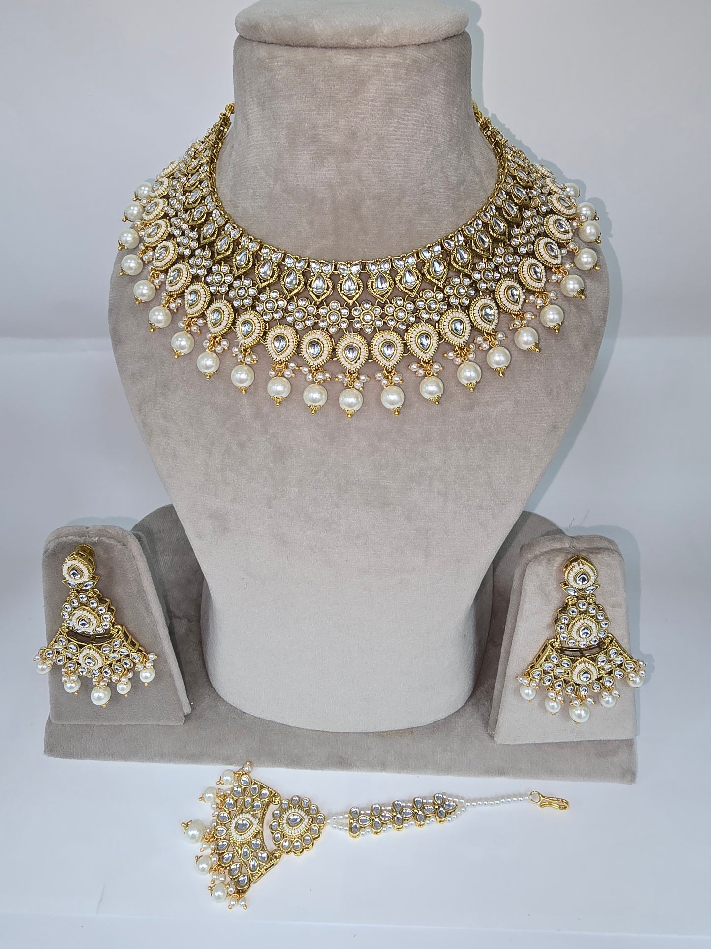 Party wear light weight jewellery set in 2 colous