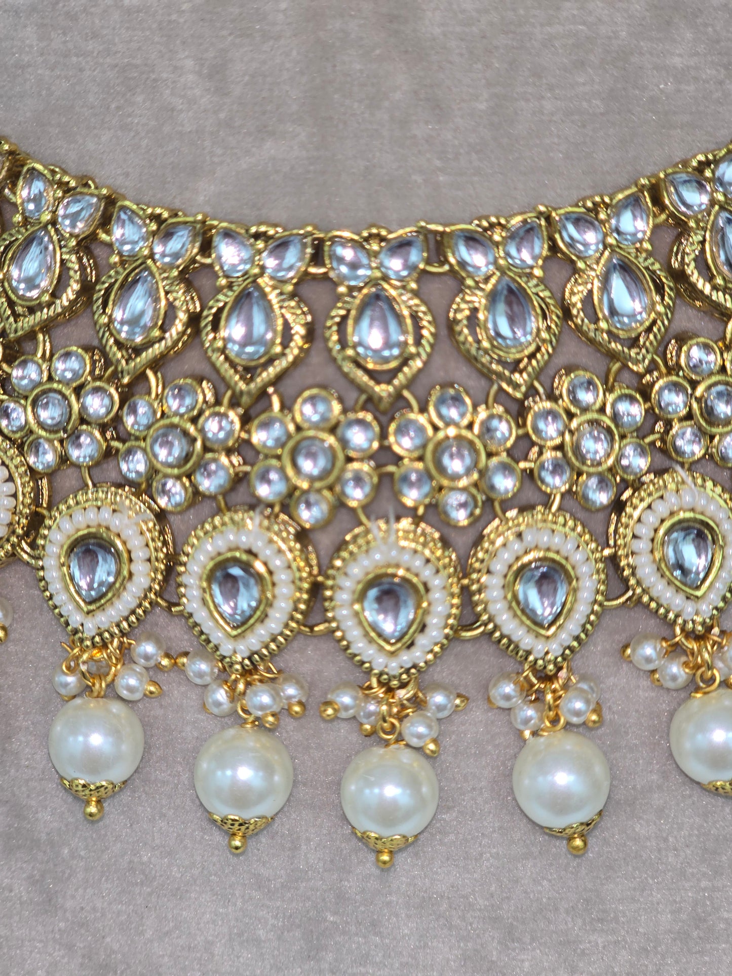 Party wear light weight jewellery set in 2 colous