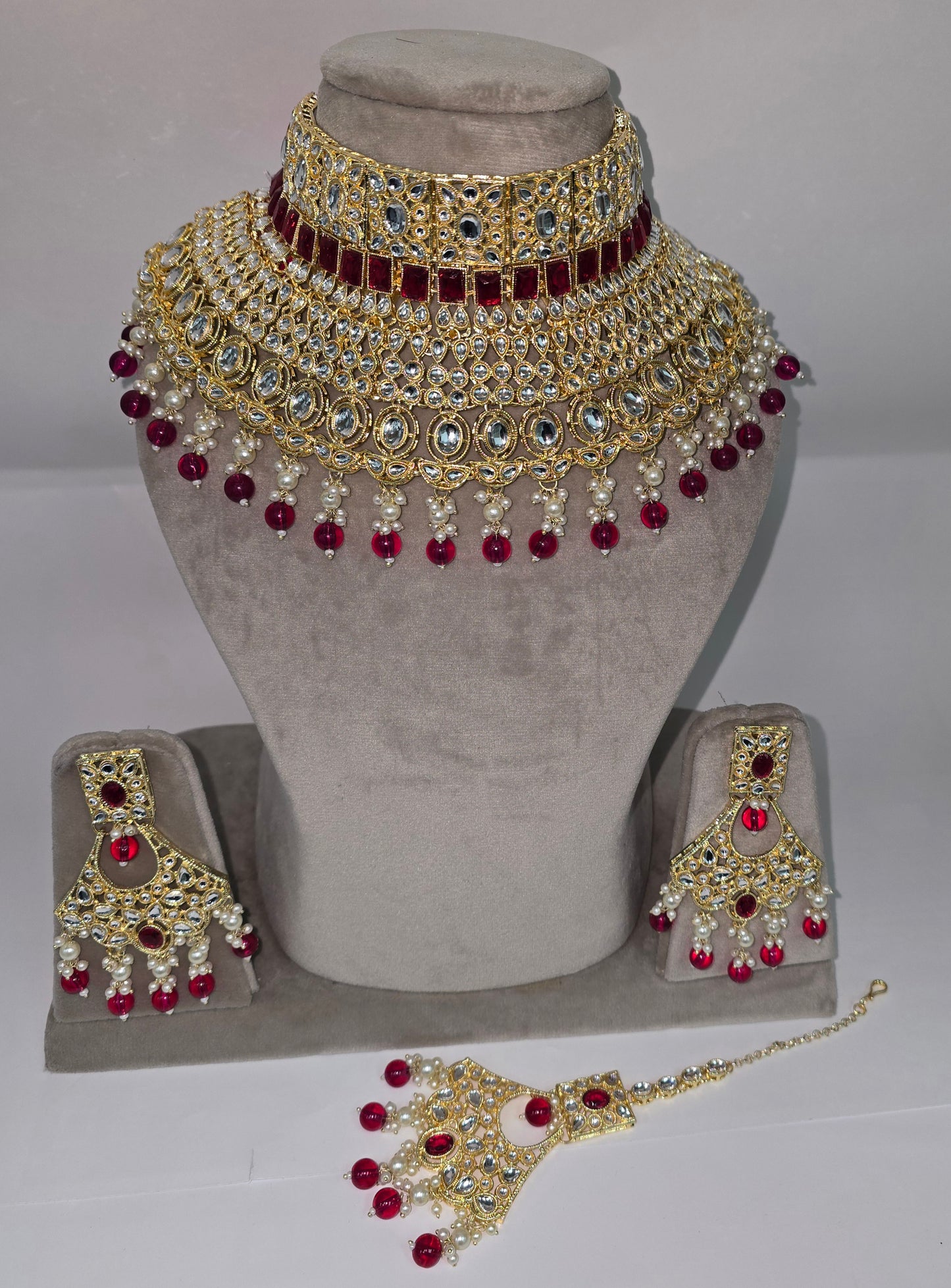 Bridal set in kundan stones and dark pink pearls in choker style