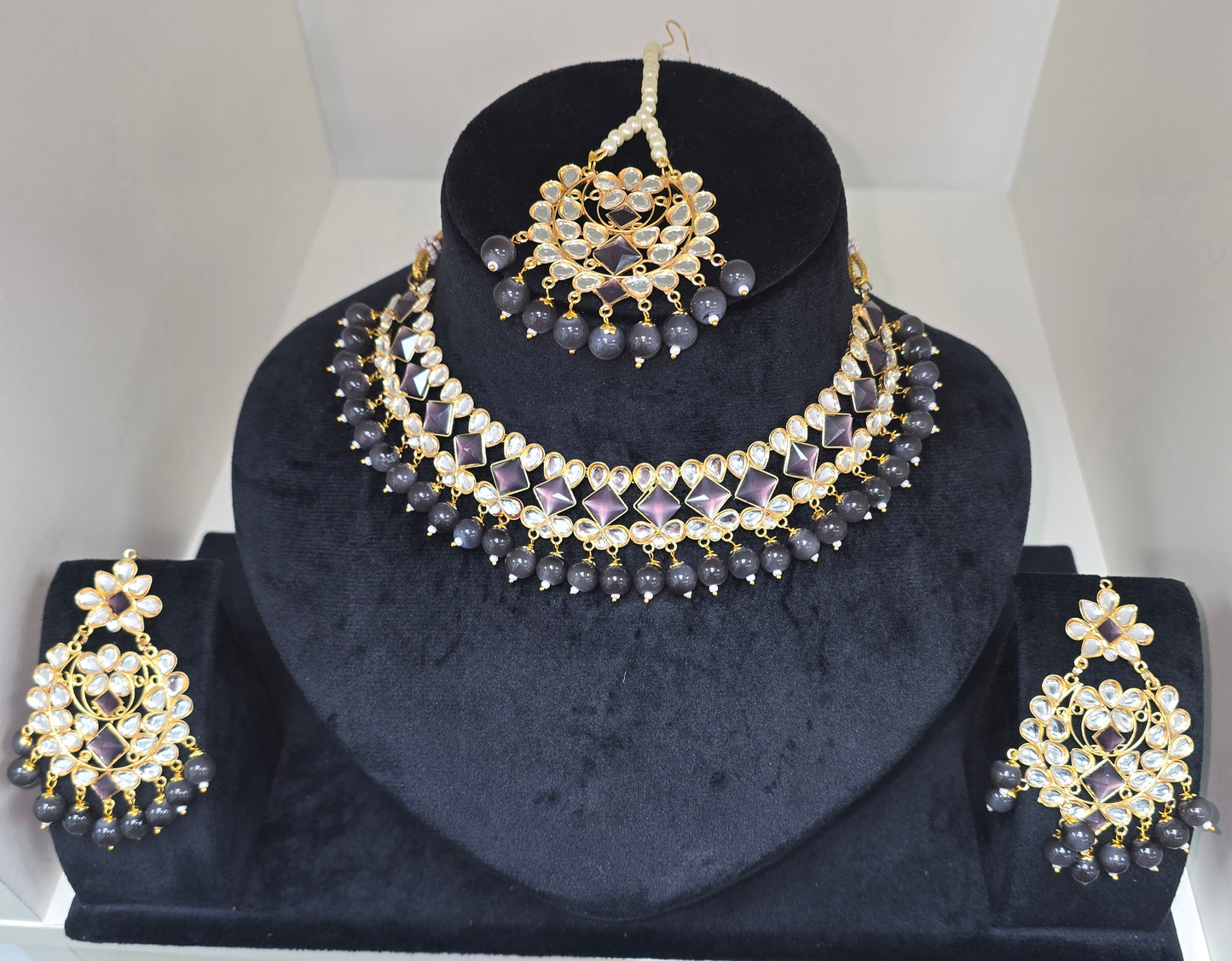 Kundan set with black stone