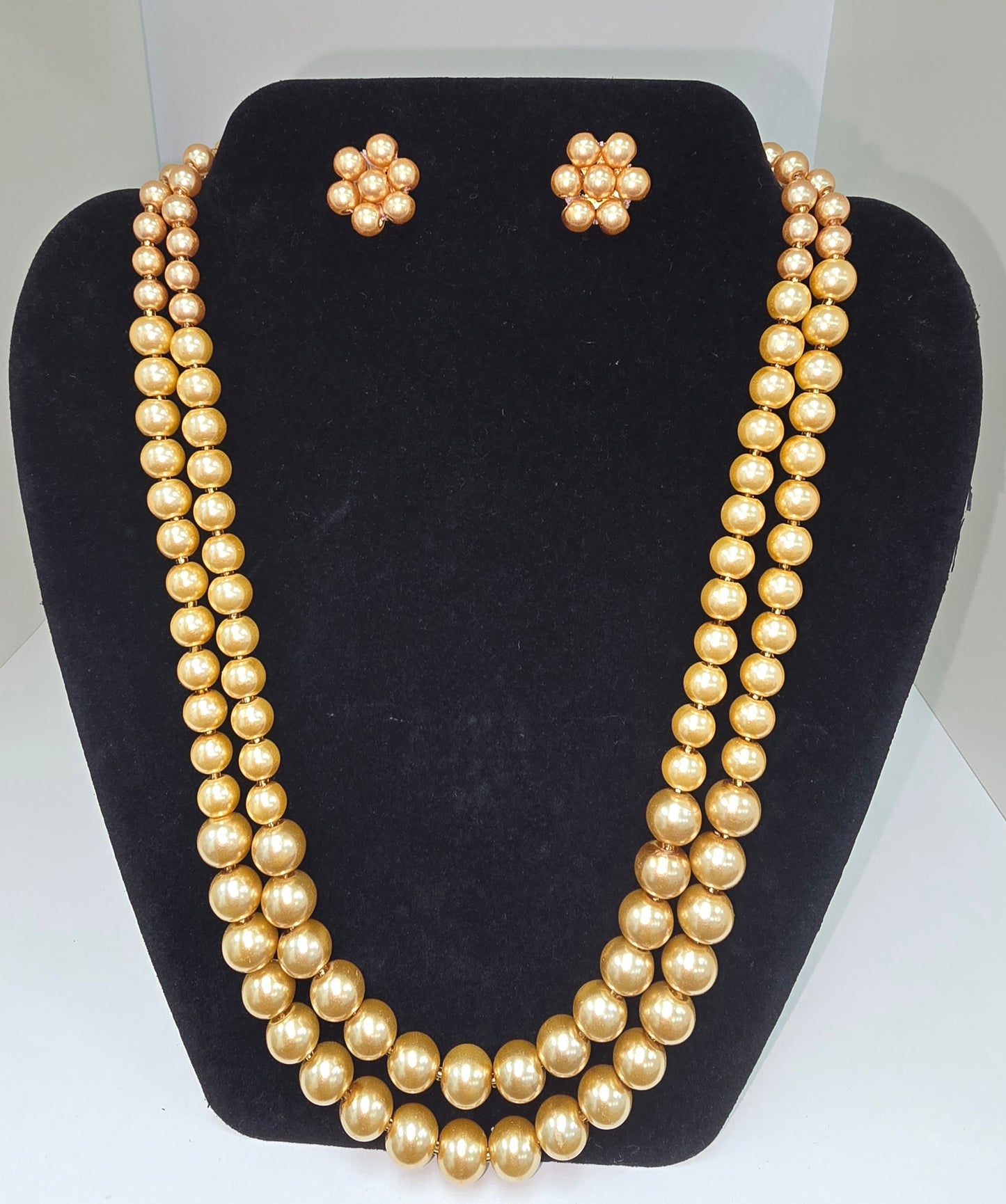 Double strand necklace with matching studs in 4 colours