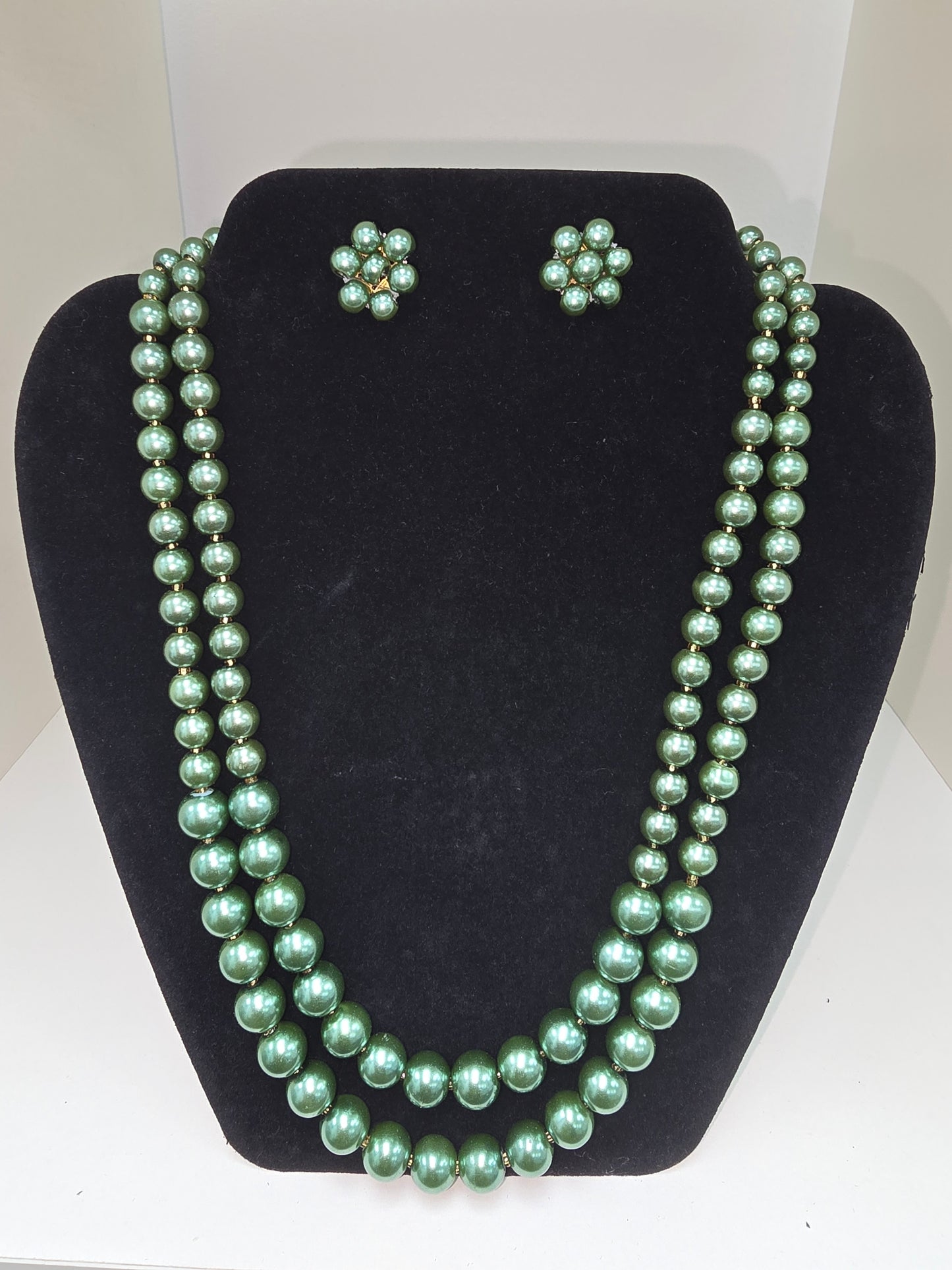 Double strand necklace with matching studs in 4 colours