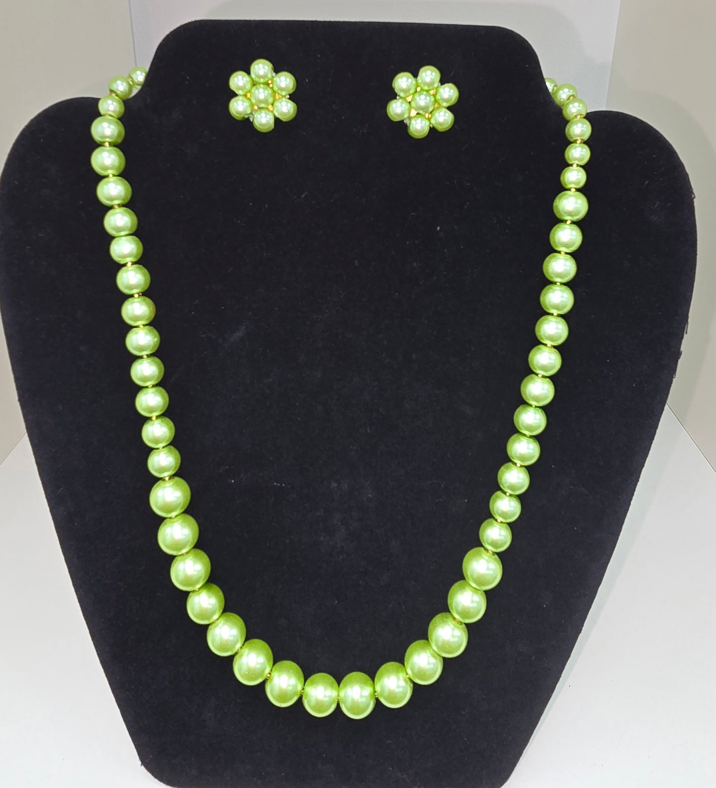 Pearl sets in 8 different colours