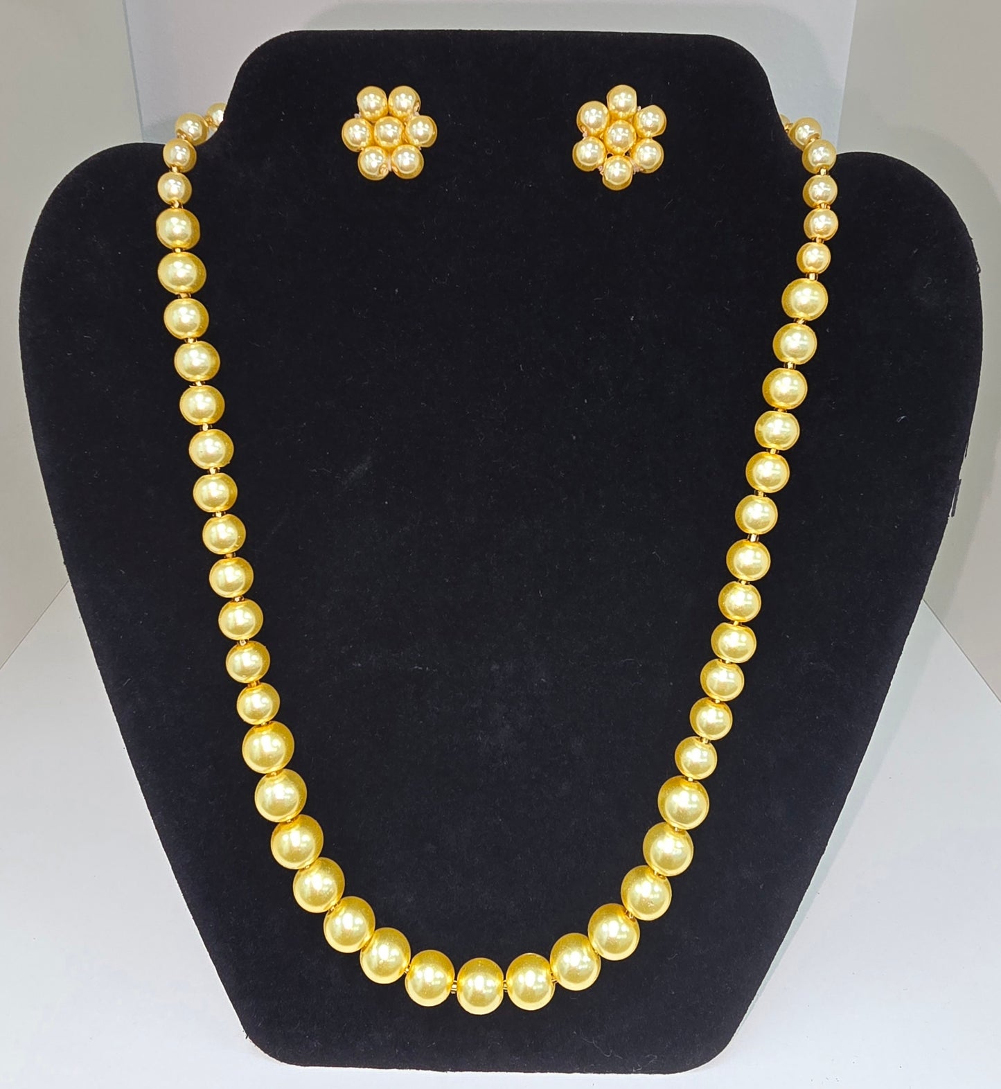 Pearl sets in 8 different colours