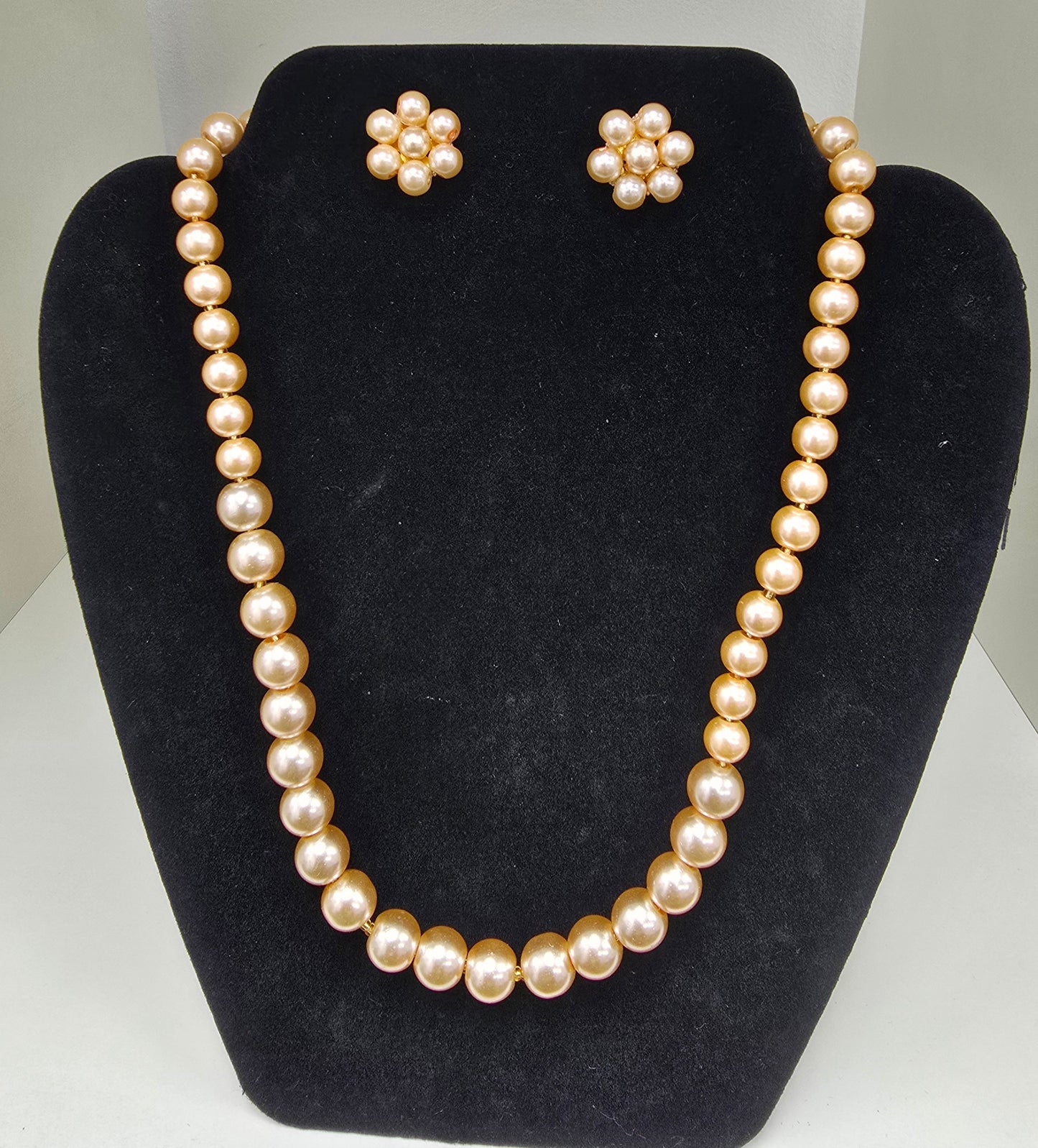 Pearl sets in 8 different colours
