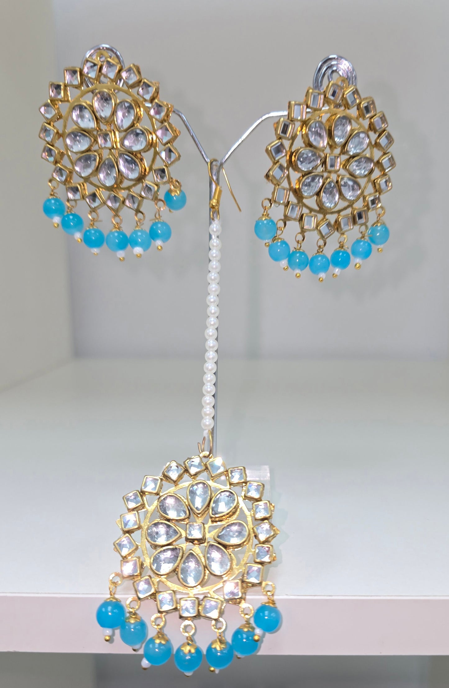 Kundan tikka and earrings set