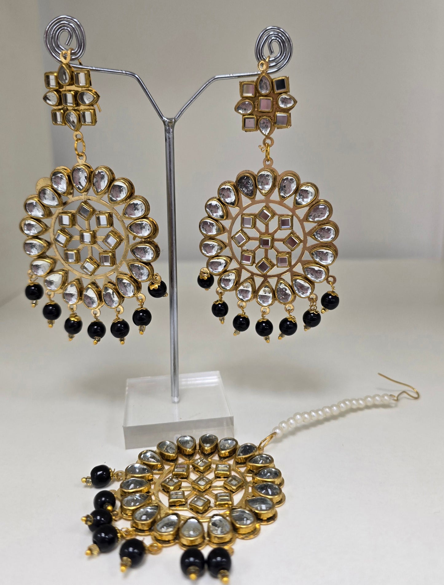 Fancy kundan tikka and earrings set