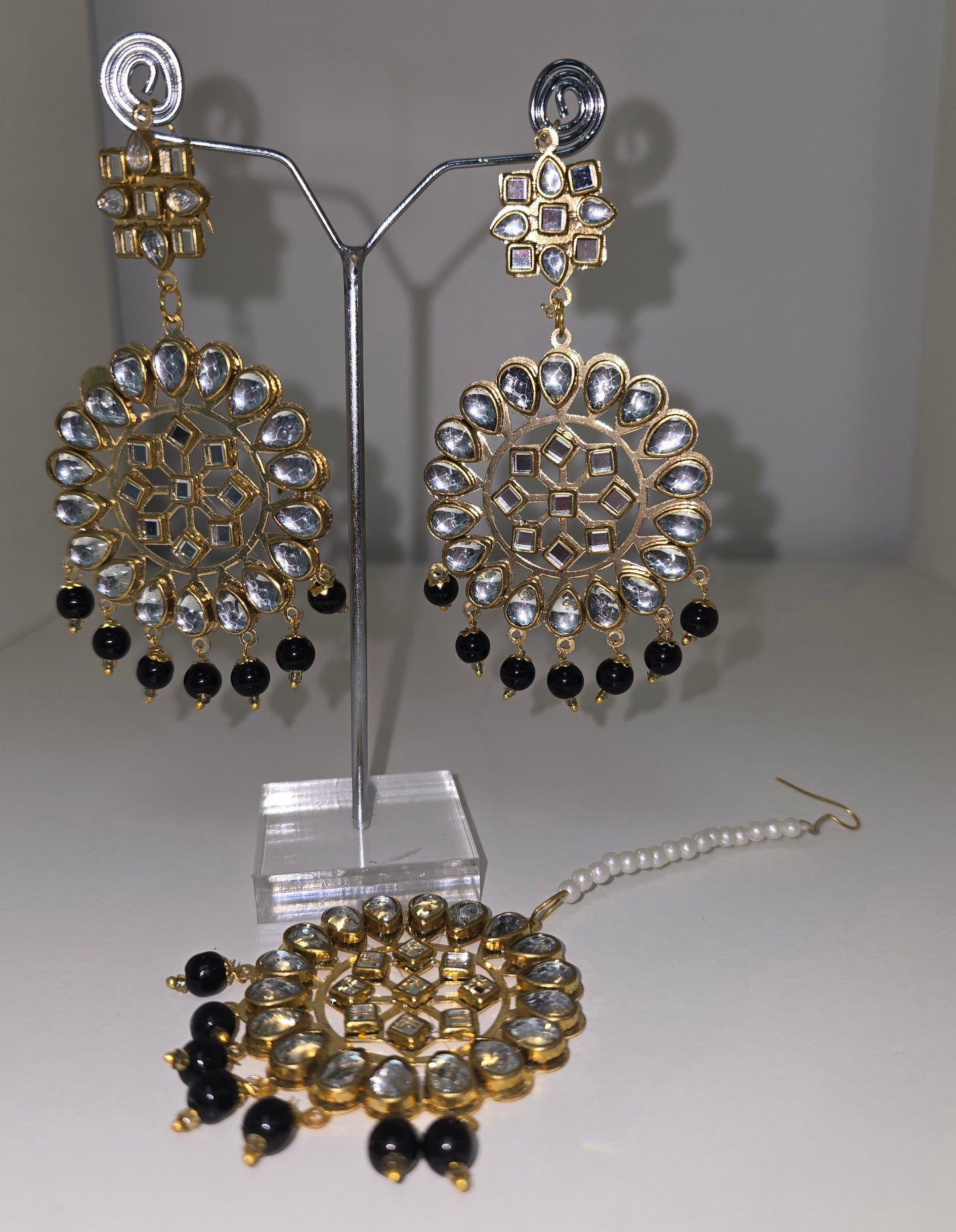 Fancy kundan tikka and earrings set