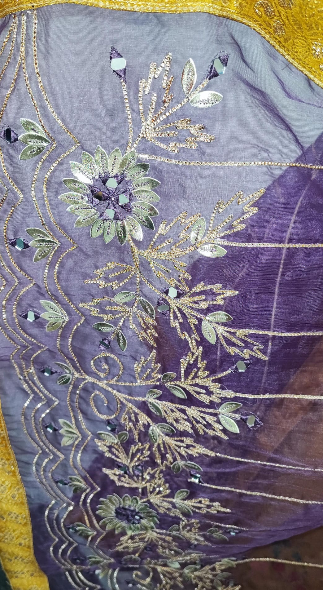 Unstitched dress material for suit in contrast colours
