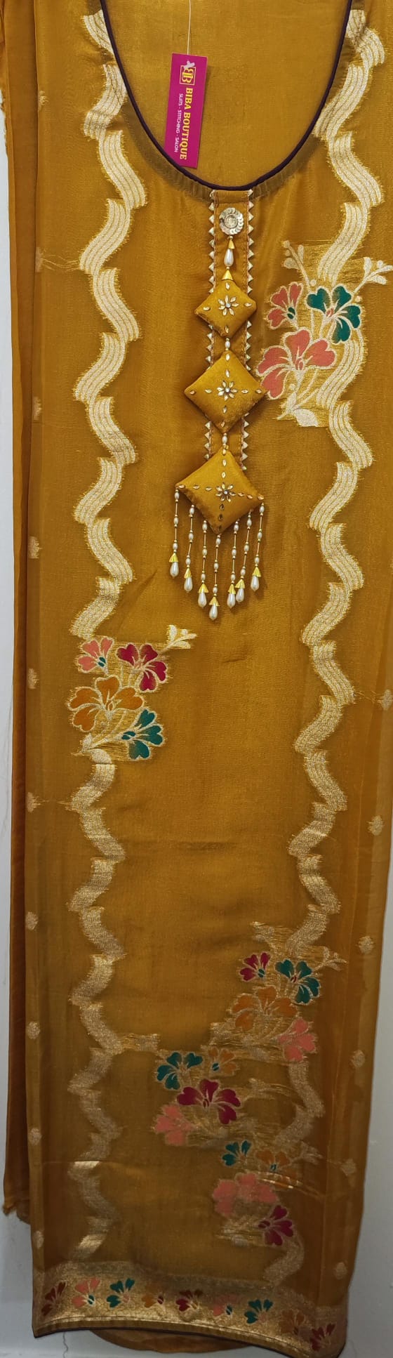 Unstitched dress material for suit in contrast colours