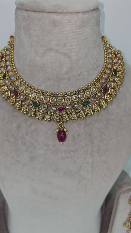 Gold plated jewellery set with earrings