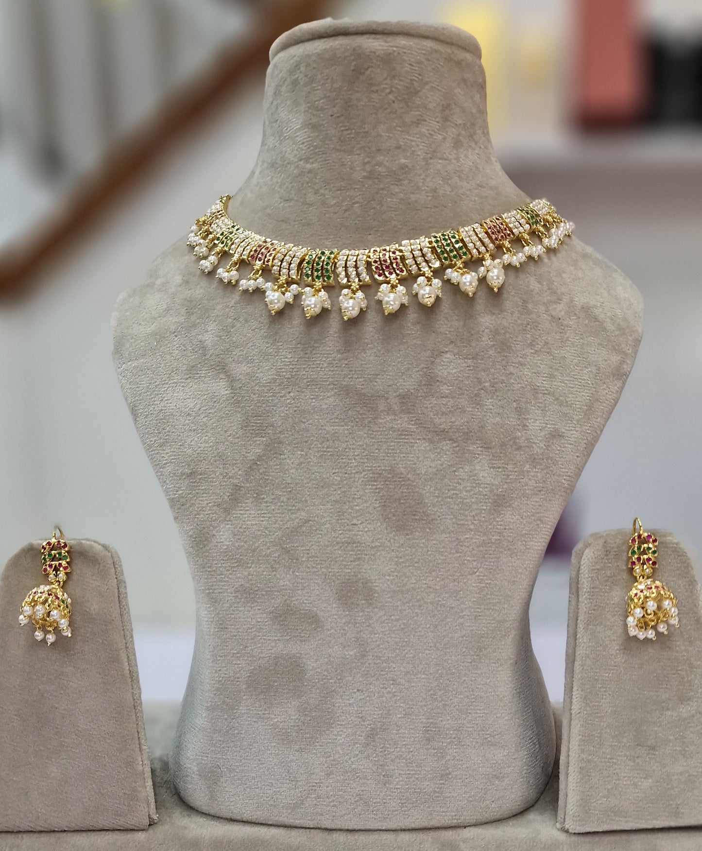 GOLD PLATED ,INDIAN,MULTI-STONED JARAU JEWELLELRY SET WITH EARRINGS